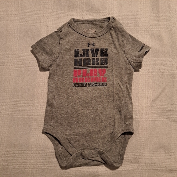Under Armour boys 0-3 months gray body suit, snaps on the shoulder and bottom - Picture 1 of 3